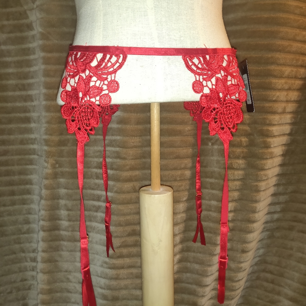 Lace garter belt